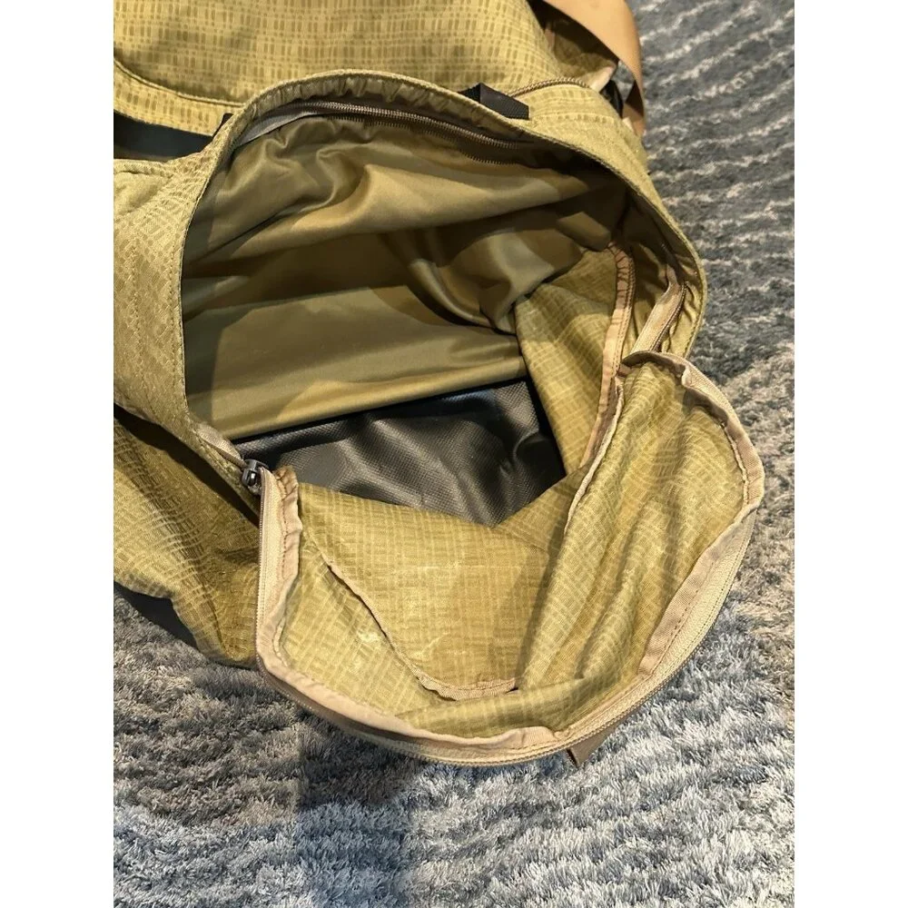 SPECIALTY DEFENSE SYSTEMS Liberty Tactical Duffel Coyote Brown